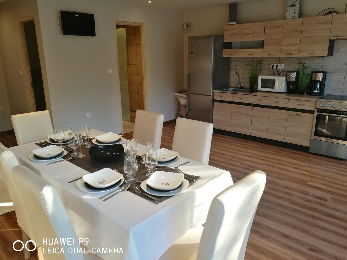 Room4U Apartment Balatonszárszó エクステリア 写真