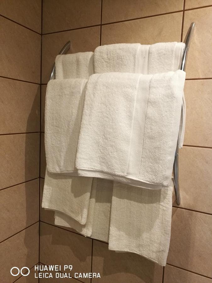 Room4U Apartment Balatonszárszó エクステリア 写真