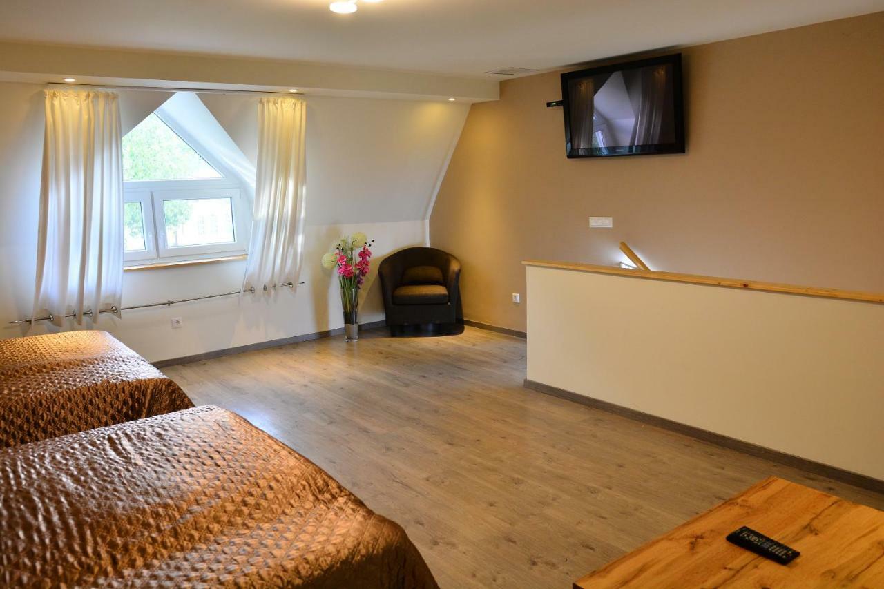 Room4U Apartment Balatonszárszó エクステリア 写真