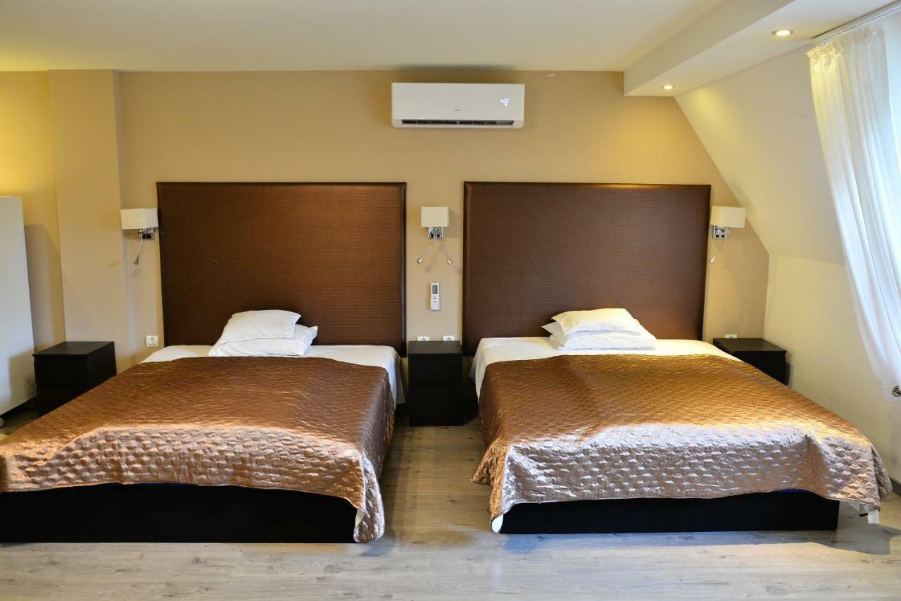 Room4U Apartment Balatonszárszó エクステリア 写真